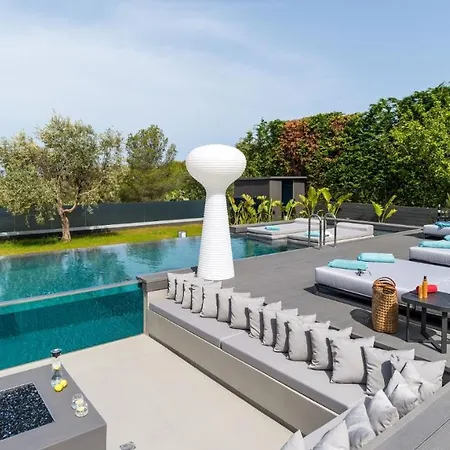 Mk Fine Living Vila